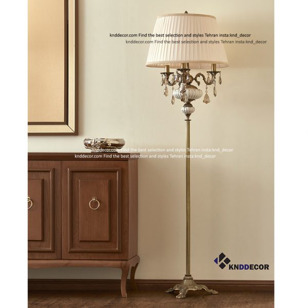 آباژور ایستاده برنجی آنتیک پایه بلند ایتالیایی سفید 3 شاخه با آویز برگی و شید پلیسه کرم روشن کد ST133
