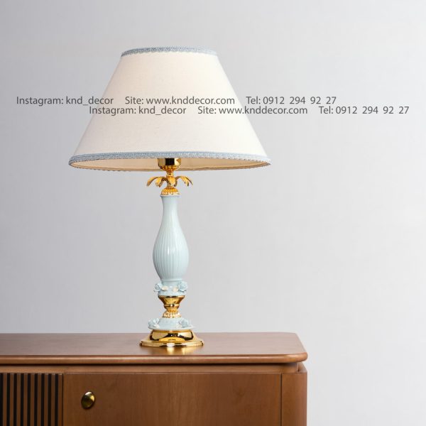 آباژور رومیزی نئوکلاسیک پایه برنجی سرامیک شکوفه ستون دار آبی با شید